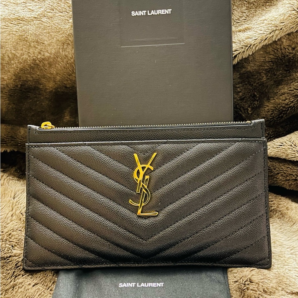 NWOT SAINT LAURENT CASSANDRE MATELASSÉ BILL POUCH